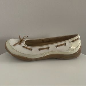 Clarks - Off White & Tan Boat Shoe Style Flats - Women’s Size 7